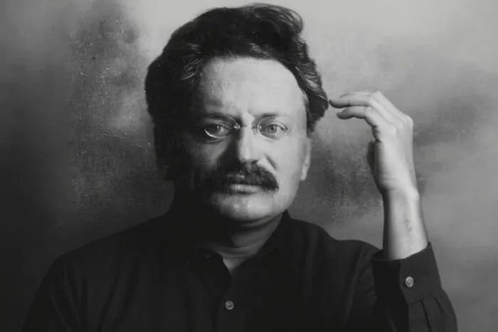 Leon Troțki, fondatorul Armatei Roșii, asasinat din ordinul lui Stalin
