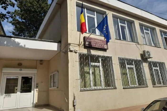 atac-cu-maceta-la-un-liceu-din-braila-agresorul-de-16-ani-a-filmat-umilinta