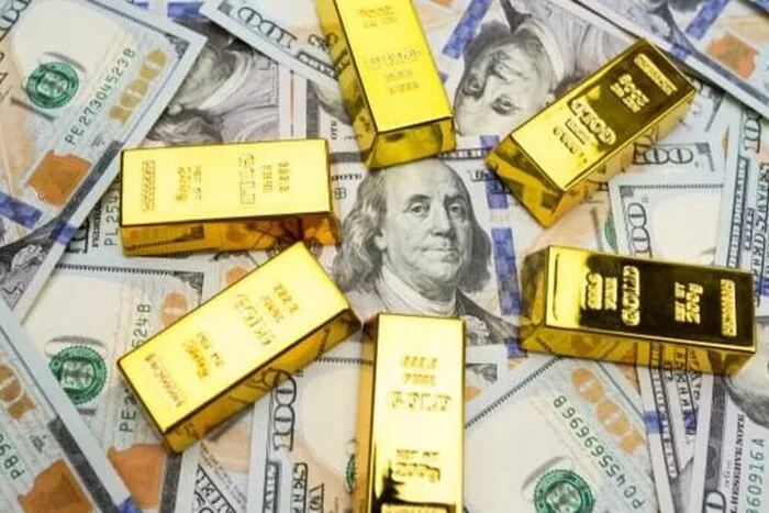 Aurul atinge un nivel record, depășind 5.000 de dolari uncia