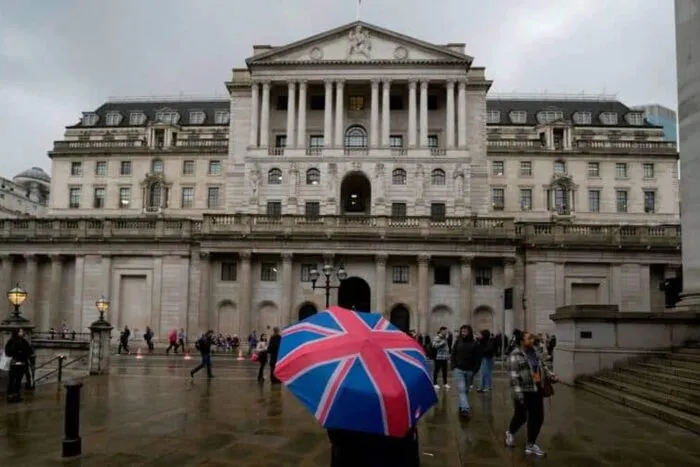 banca-britanica-avertizeaza-clientii-asupra-fraudelor-si-lanseaza-o-functie-de-verificare-a-apelurilor