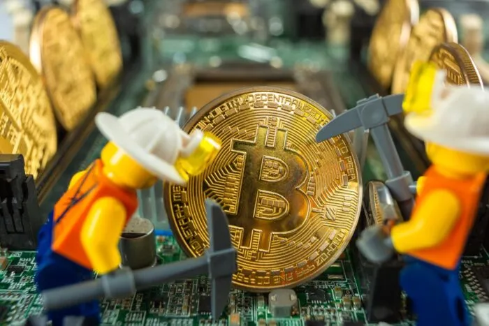 bitcoin-institutiile-cumpara-cu-76-mai-mult-decat-produc-minerii.jpg