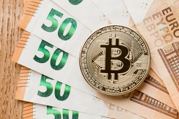bitcoin scade sub 90 000 dolari si vizeaza gap ul de 88 000