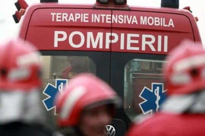bloc din iasi in flacari femeie in stop cardiac copii evacuati