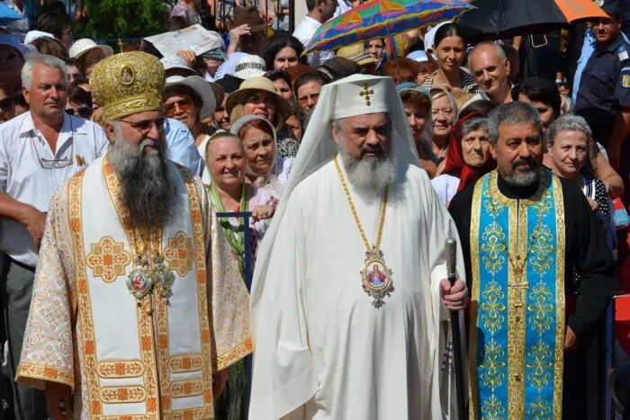 chipul-patriarhului-pe-clopotul-catedralei-acuzatii-de-minciuna-a-diavolului