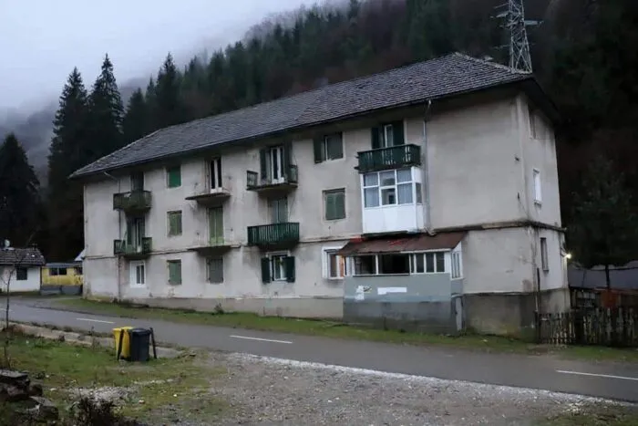 chirii-de-10-lei-apartamente-de-5-000-lei-pretul-real-al-vietii-in-orasele-fantoma
