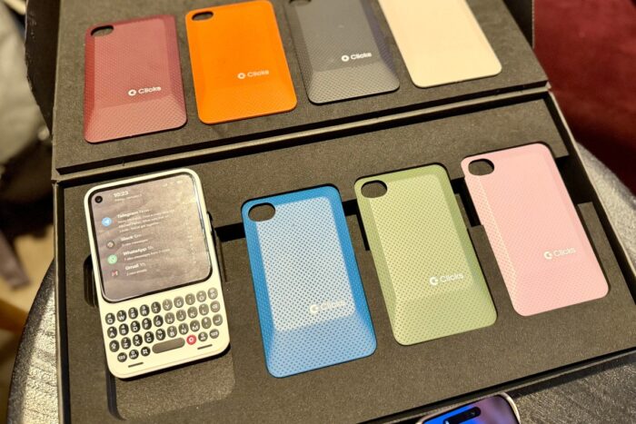 Clicks Technology lansează Communicator: un smartphone cu tastatură fizică inovatoare clicks technology lanseaza communicator smartphone cu tastatura fizica