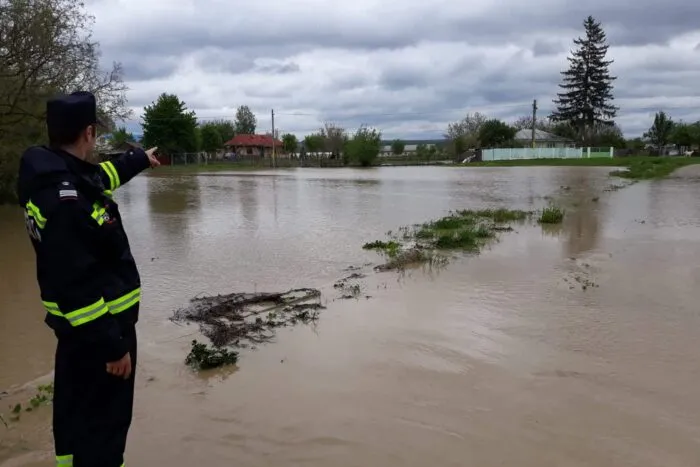 cod-portocaliu-in-dolj-8-judete-sub-alerta-de-inundatii-pana-joi