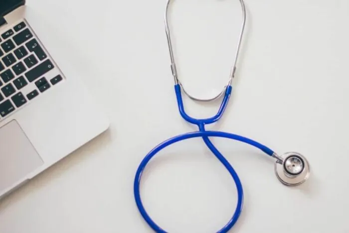 Prima zi de concediu medical nu va mai fi plătită. Economie estimată: 120 mil. lei