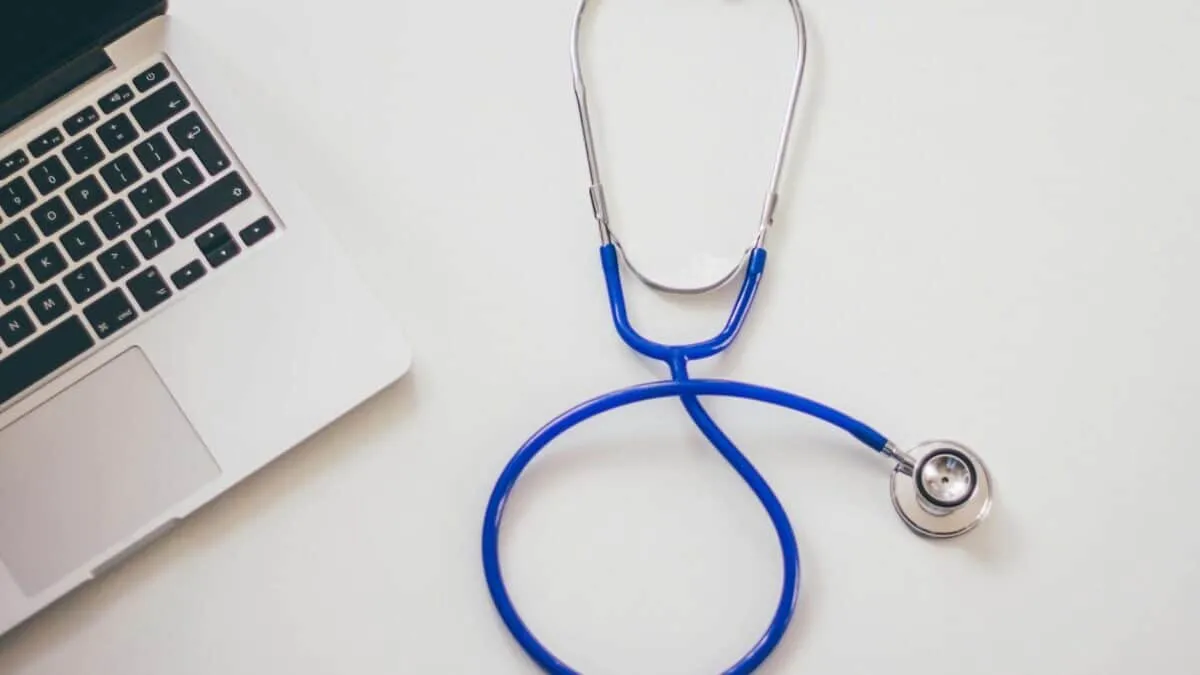 Prima zi de concediu medical nu va mai fi plătită. Economie estimată: 120 mil. lei