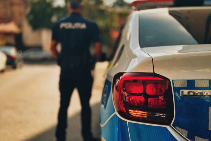 Cursa nebună a unui puști de 12 ani la volanul unei mașini furate cursa nebuna a unui pusti de 12 ani la volanul unei masini furate