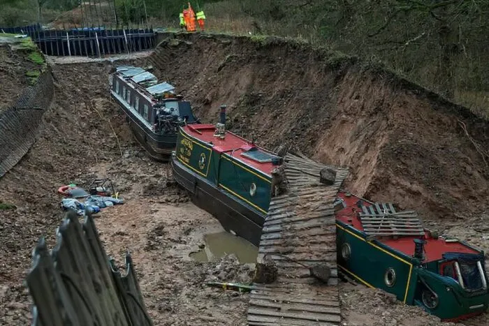 dezastru-de-2-mil-canalele-istorice-se-prabusesc-si-inghit-case-in-marea-britanie