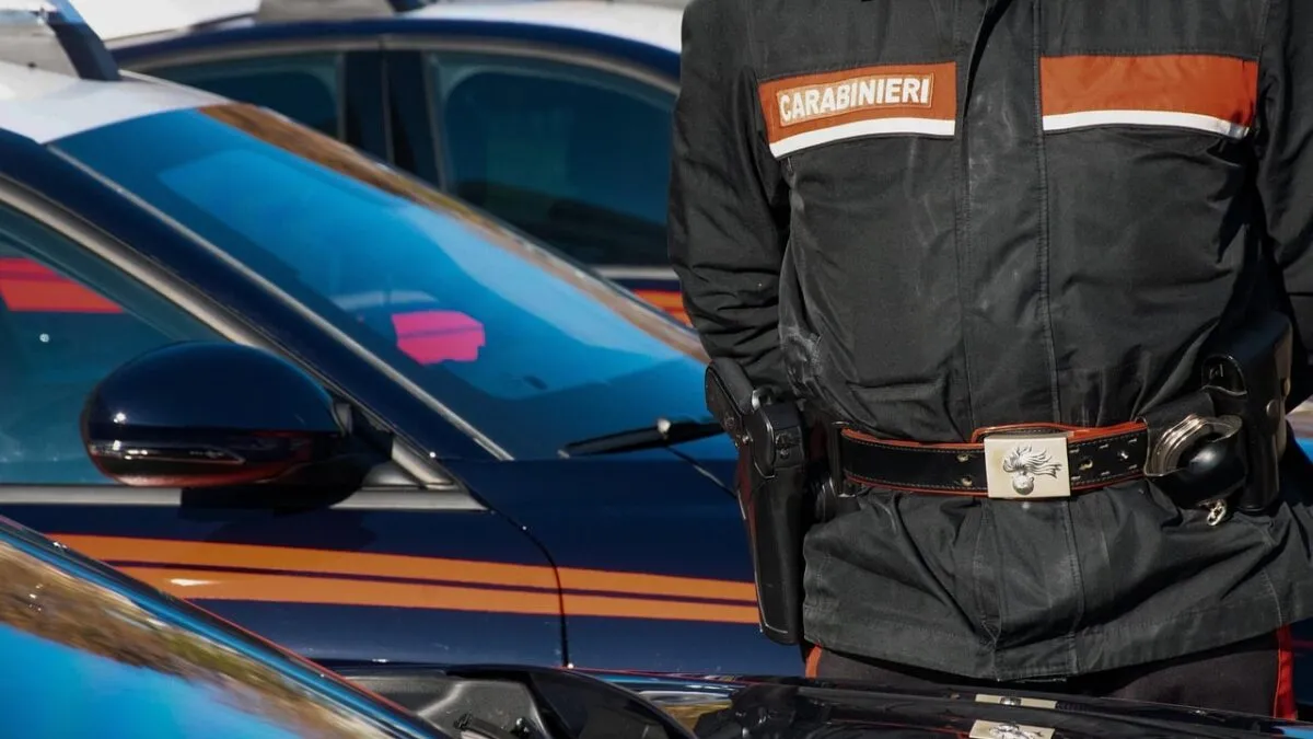doi-romani-arestati-in-italia-au-furat-arma-unui-politist-si-au-tras