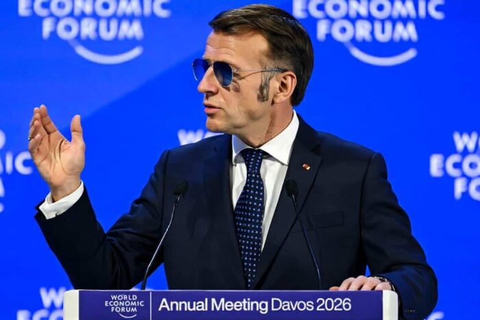 duel macron trump la davos franta avertizeaza lumea aluneca spre anarhie