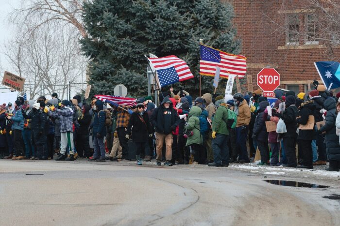 frey acuza minneapolis sub o forta de ocupatie federala