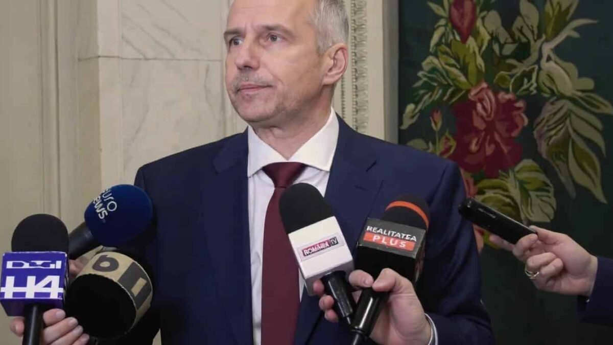 fuga unui criminal costa 100 mil lei 6 000 de detinuti monitorizati cu bratari