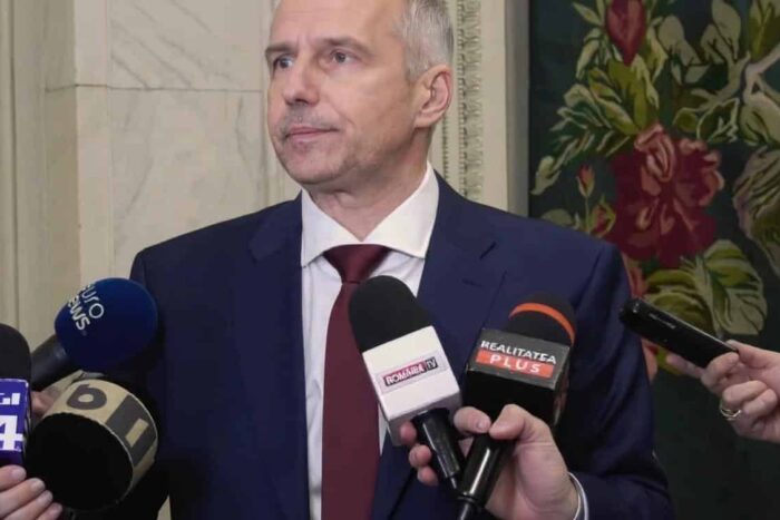 fuga unui criminal costa 100 mil lei 6 000 de detinuti monitorizati cu bratari