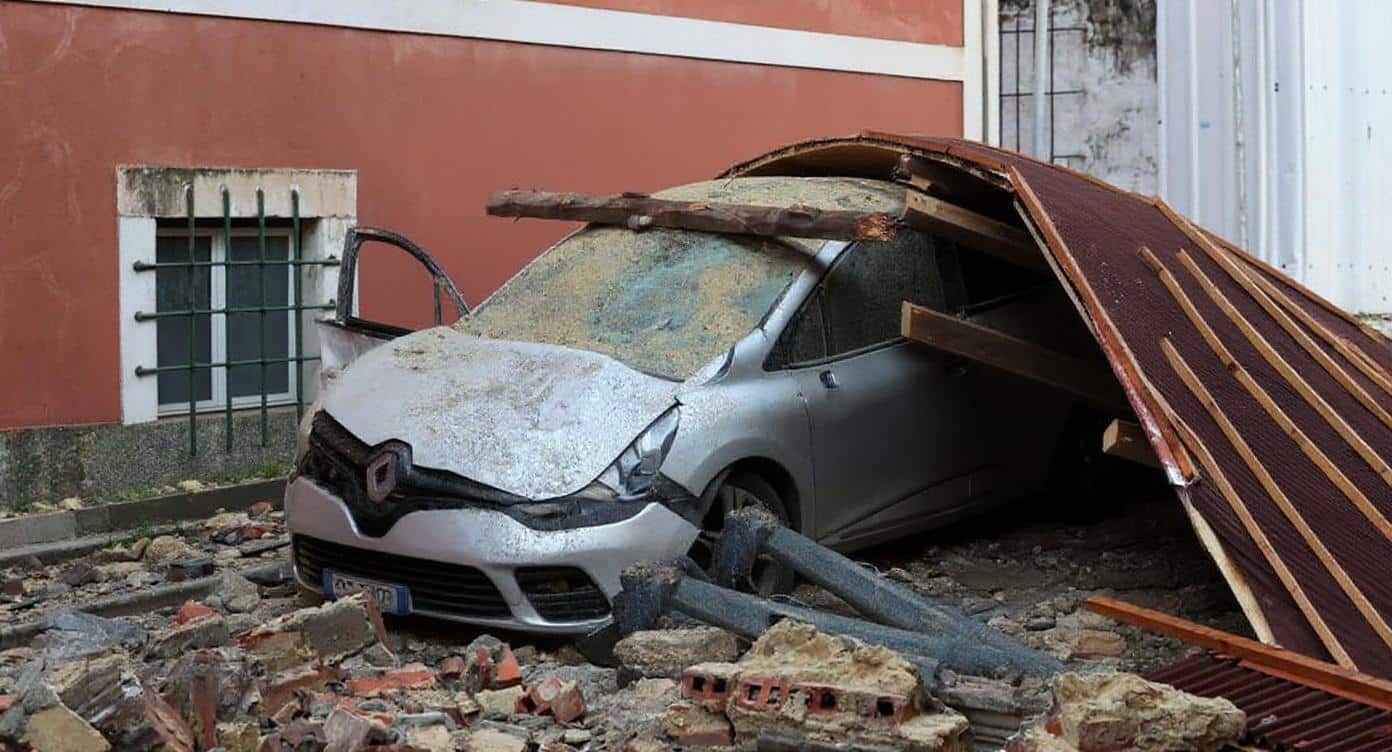 Furtuna Kristin lovește Portugalia – 5 morți, vânt de 178 km/h și 850.000 fără curent