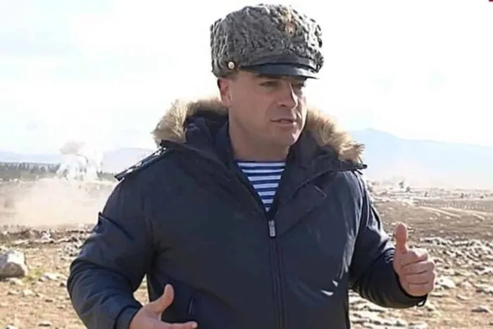 generalul-macelar-din-siria-aruncat-in-aer-comandantul-diviziei-98-a-ramas-invalid