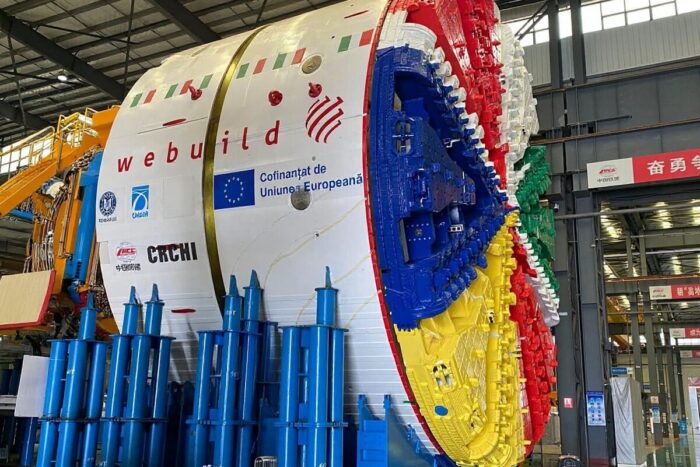 gigantul care va sfredeli carpatii utilajul pentru tunelul poiana sosit in romania