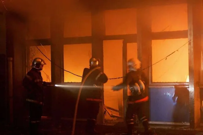 incendiu-la-un-hotel-de-5-stele-in-courchevel-270-de-oameni-evacuati-in-plina-noapte-din-calea-flacarilor