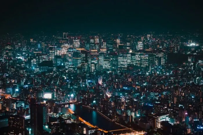 jaf-de-23-milioane-de-euro-la-tokyo-atac-cu-spray-lacrimogen-in-plina-strada