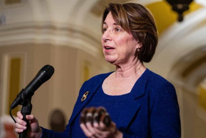 klobuchar vizeaza postul de guvernator o frauda de 9 miliarde zguduie minnesota