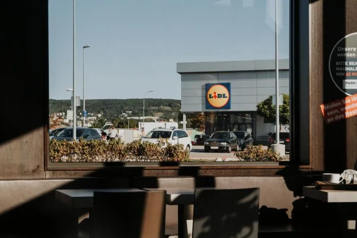 lidl-retrage-burgeri-de-2-49-pericol-de-soc-anafilactic-din-cauza-unei-etichete