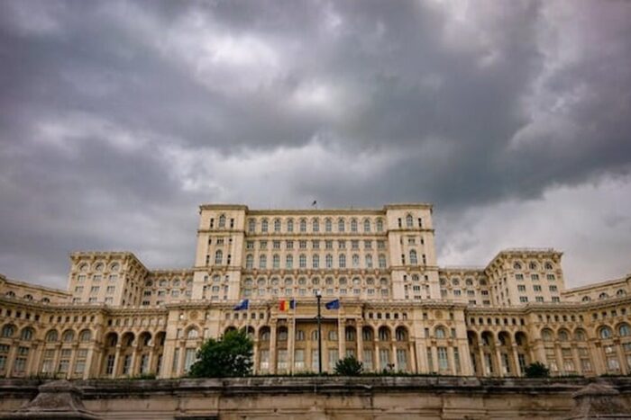 lucrari la retea opresc apa in palatul parlamentului