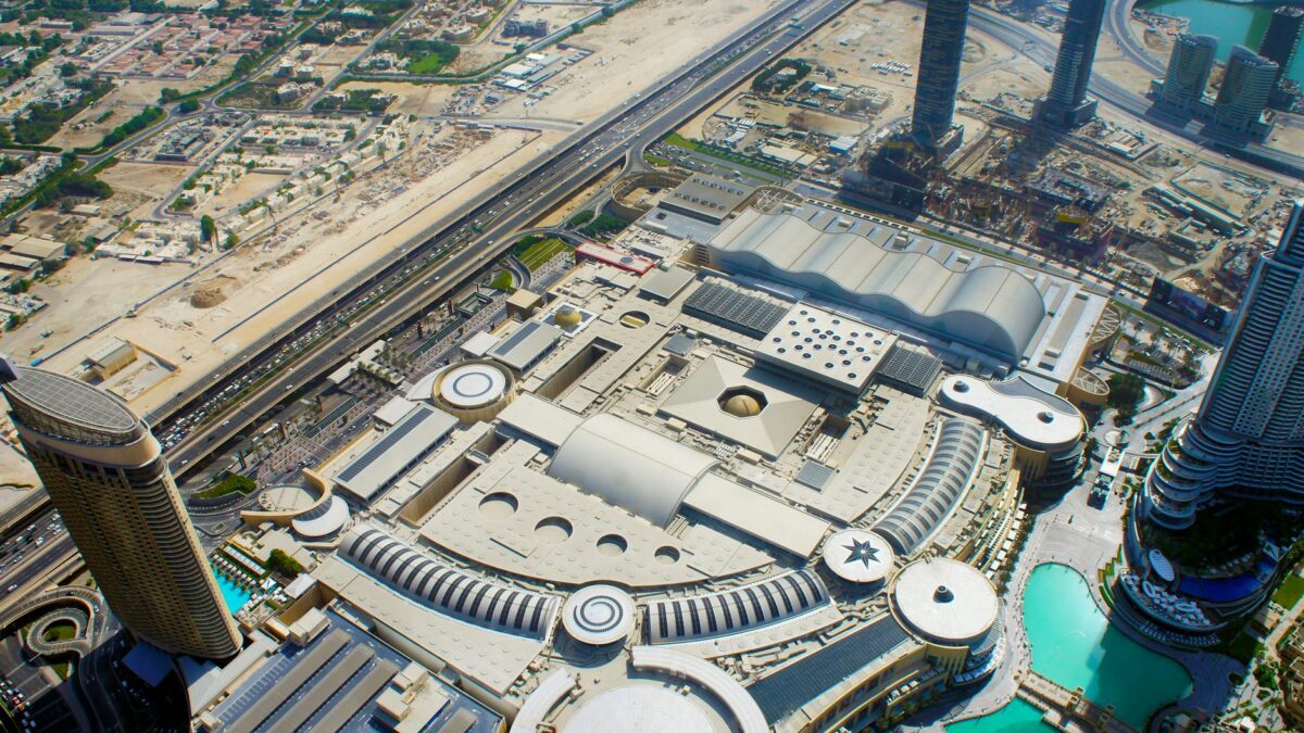 mega aeroporturi de zeci de miliarde de euro se construiesc in lume polonia vrea sa rivalizeze cu heathrow