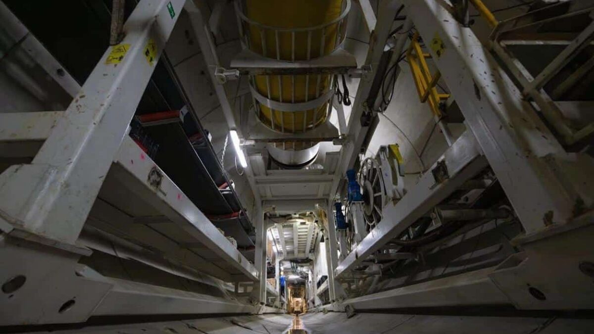 metrou otopeni monstrul de 600t a ajuns la gara baneasa peste 2km de tunel gata