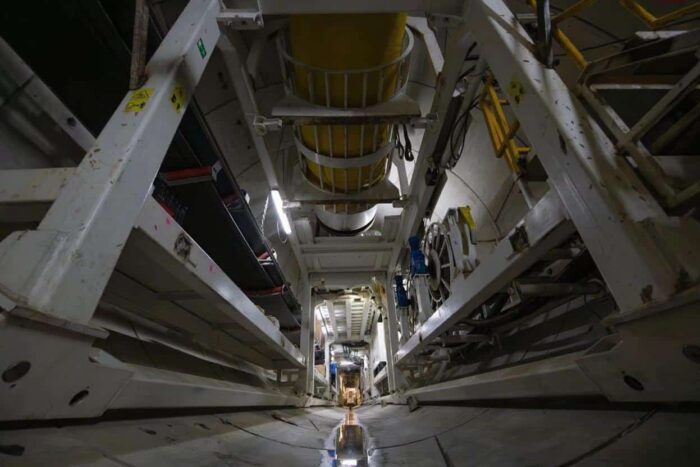 metrou otopeni monstrul de 600t a ajuns la gara baneasa peste 2km de tunel gata