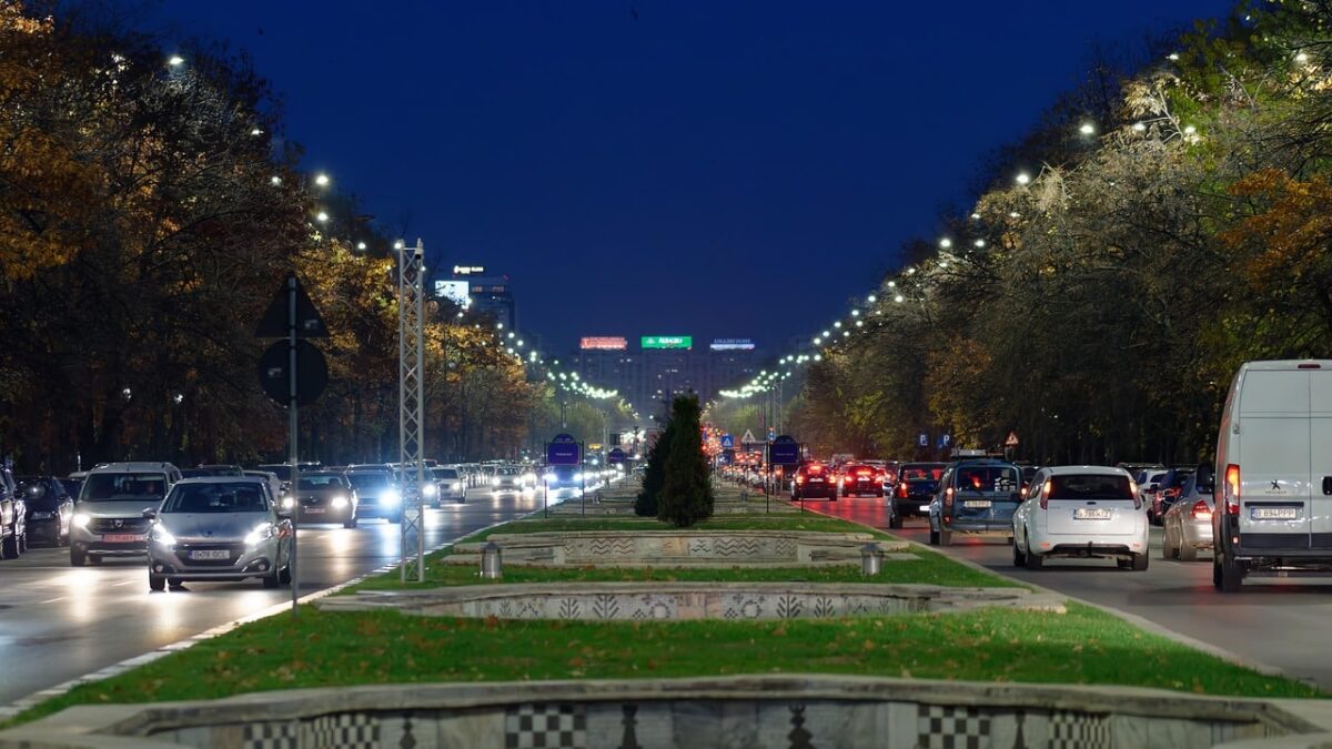 mii-de-lei-pierduti-pentru-o-usa-descuiata-hotul-a-facut-10-tranzactii-in-ore