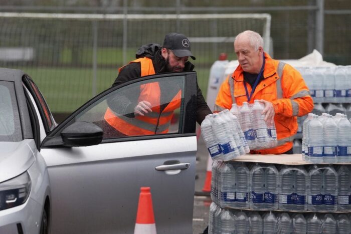 mii de locuinte din anglia fara apa curenta se cere interventia armatei