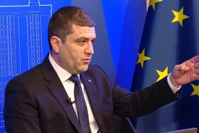 ministrul apararii presat de fanii stelei raportul in saptamani