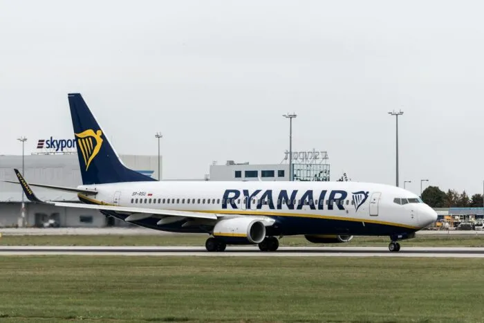 musk-il-face-idiot-ryanair-raspunde-100-000-bilete-ieftine-dupa-un-refuz-de-250-mil-e