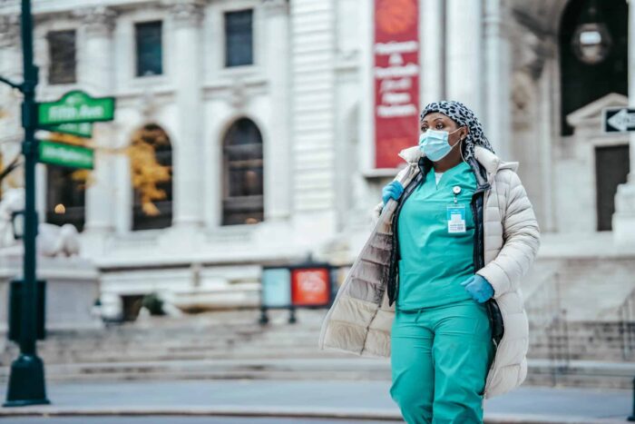 new york aproape 15 000 de asistente intra in greva pentru salarii si siguranta