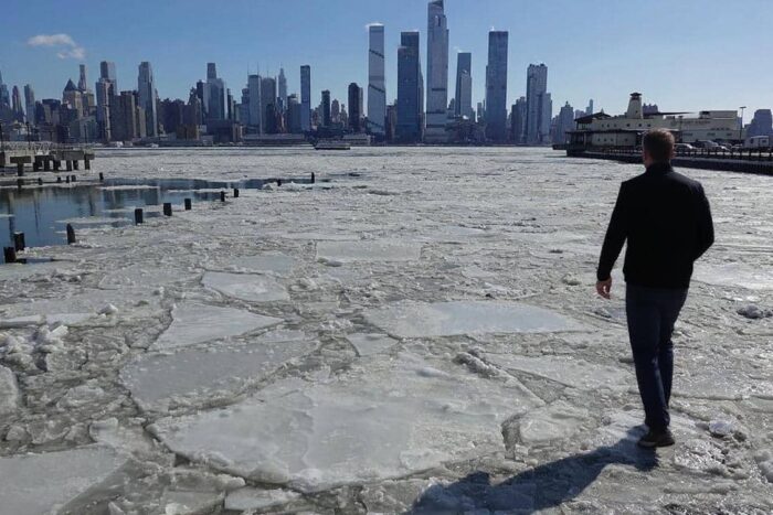 new york inghetat feriboturile pentru 74 milioane de navetisti oprite de ger