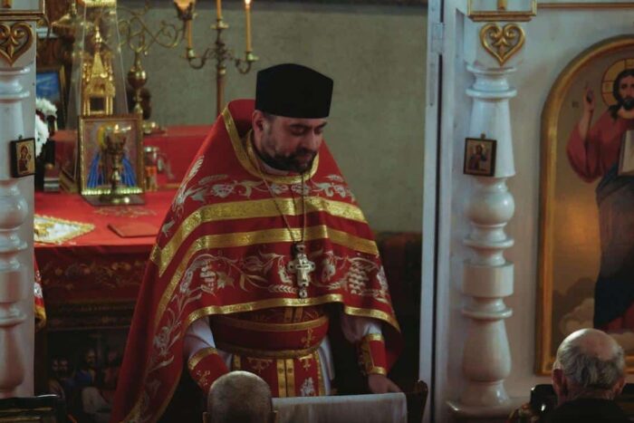 preot roman de 43 de ani ridicat de armata in ucraina frontul sau tradarea