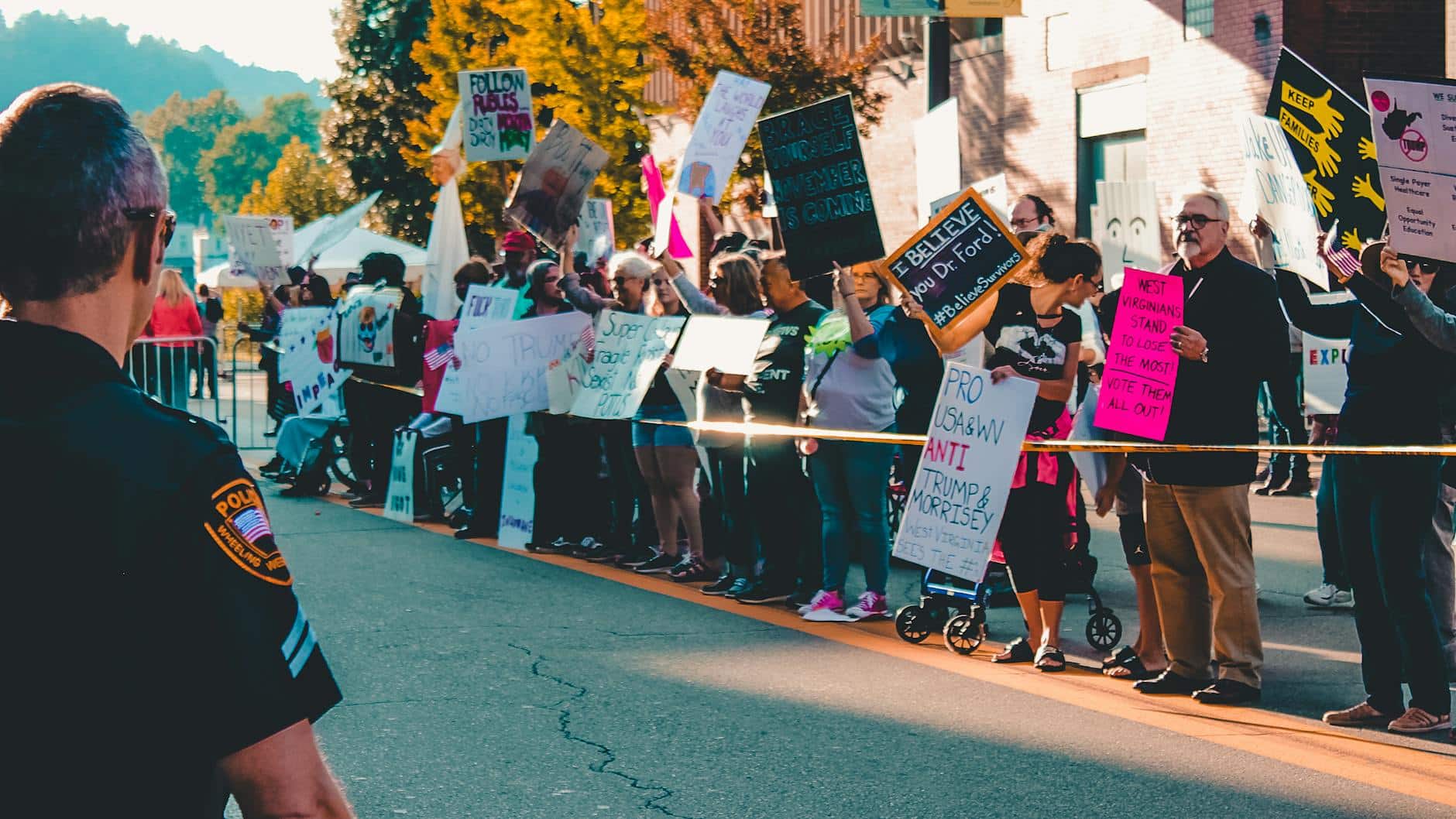Proteste în Minnesota: Trump amenință cu Legea Insurecției