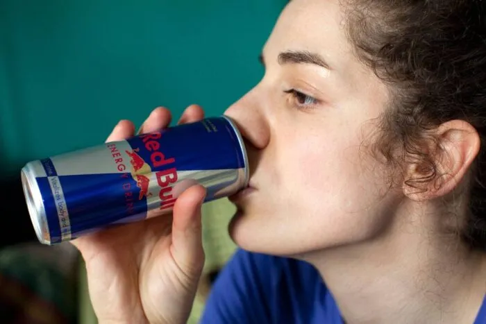red-bull-depaseste-coca-cola-in-popularitatea-pachetelor-tesco