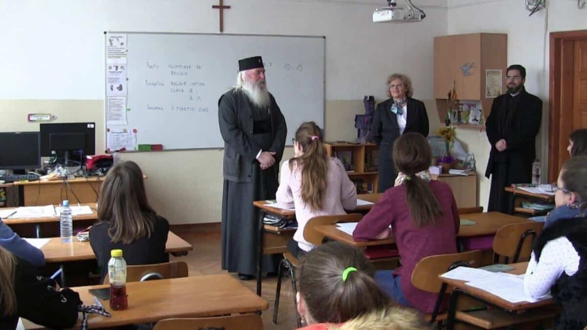 religia la scoala patriarhia scoate constitutia la inaintare