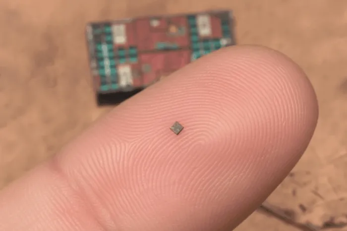 roboti-autonomi-mai-mici-ca-un-graunte-de-sare-pot-gandi
