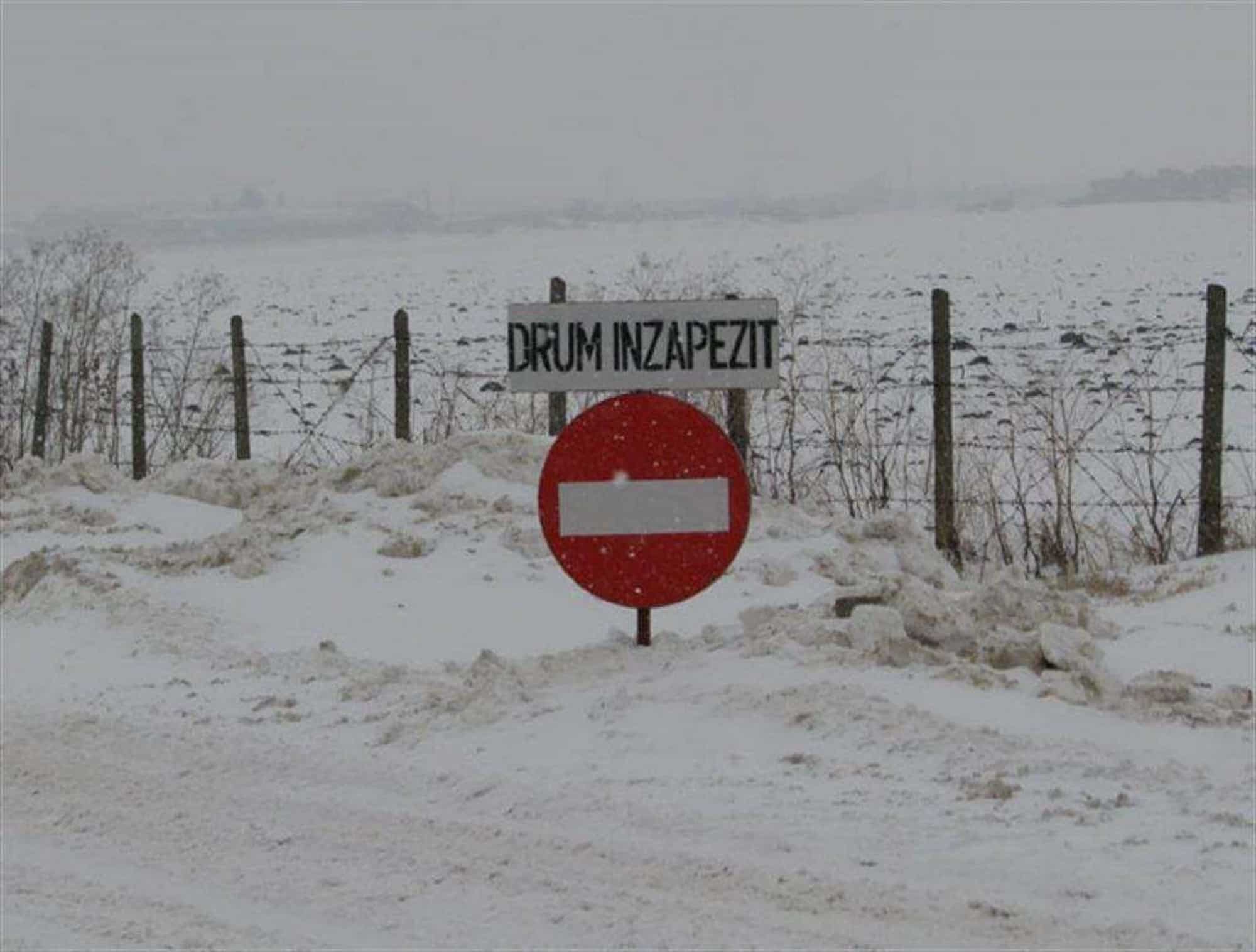 Școlile din Deva și Hunedoara trec online din cauza ninsorilor