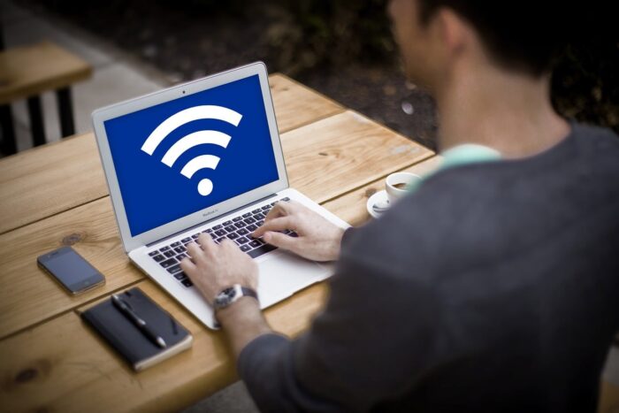 starlink ia cu asalt aviatia wifi rapid la bord pentru tot mai multi