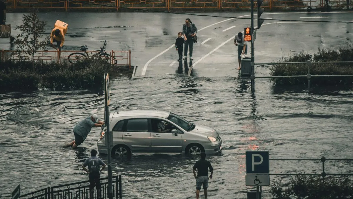 sydney-sub-ape-ploi-torentiale-evacuari-si-o-tragedie