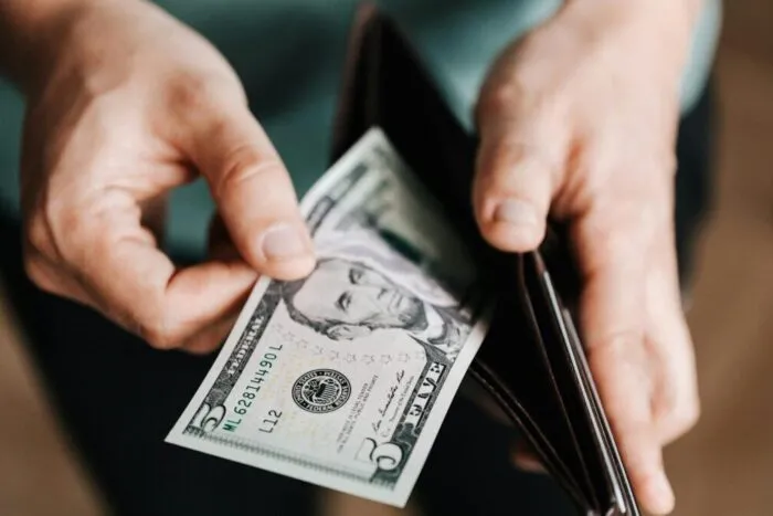 Studiu: Tarifele impuse de SUA, suportate de consumatorii americani