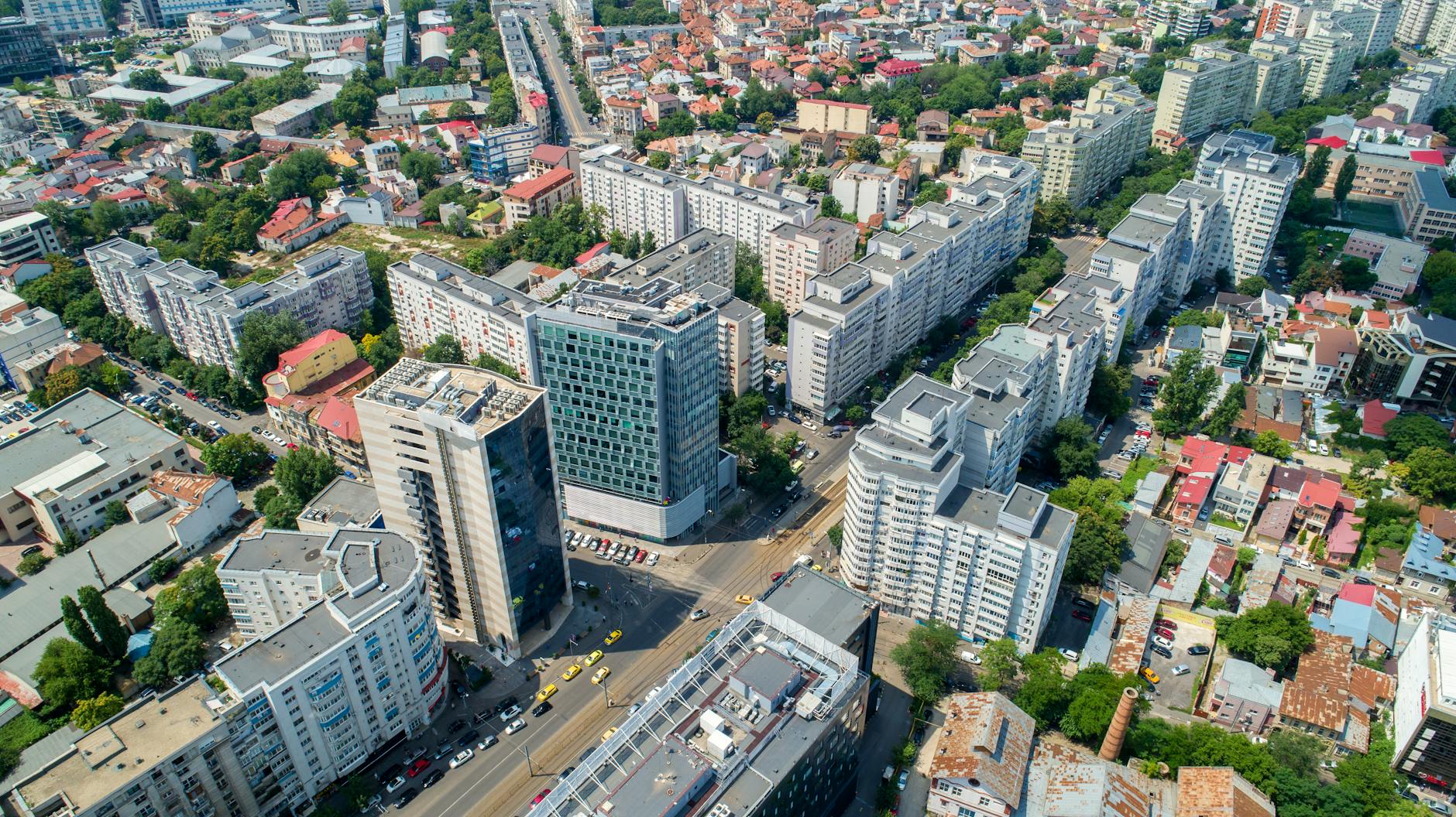 Țeapă de 330.000 € – Cum au vândut doi administratori 13 apartamente de mai multe ori