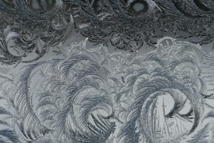 trucul cu cartoful care iti salveaza parbrizul iarna expertii din islanda explica de ce functioneaza