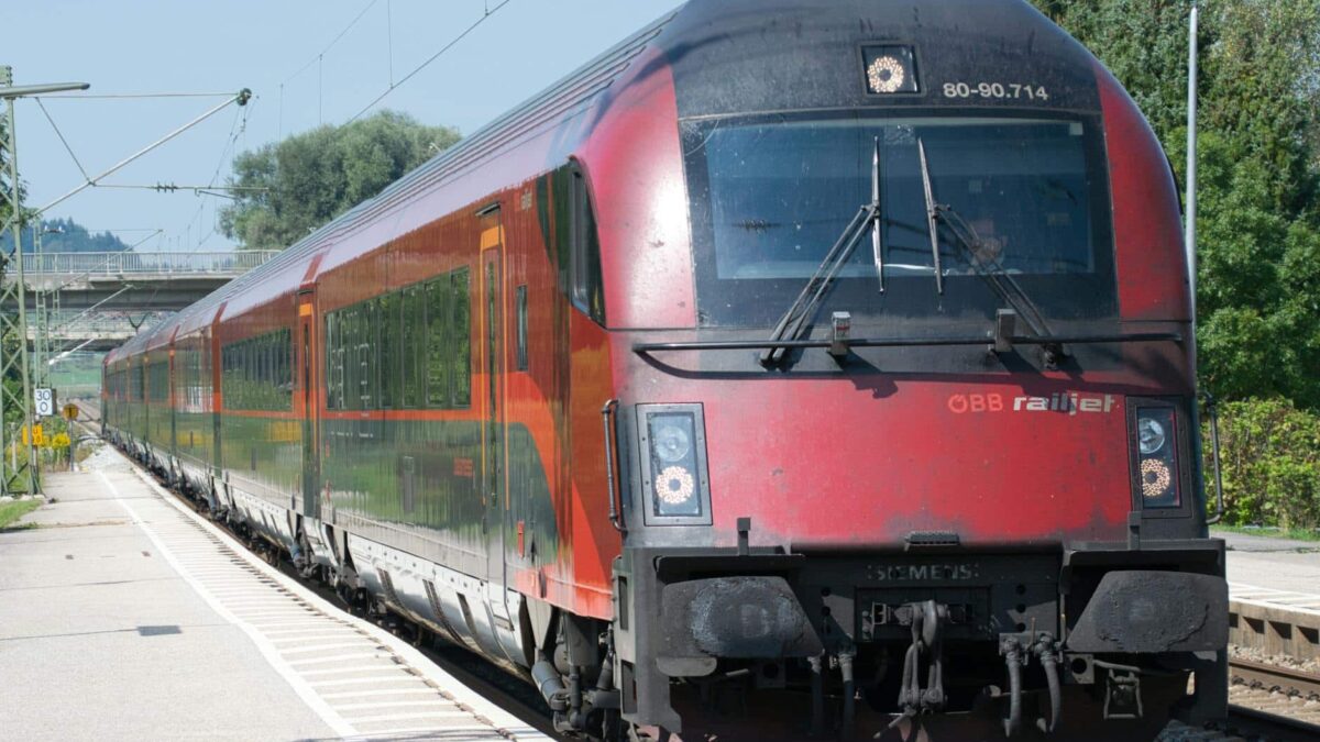 un roman de 37 de ani a vrut sa fure un tren in austria l a oprit un singur buton