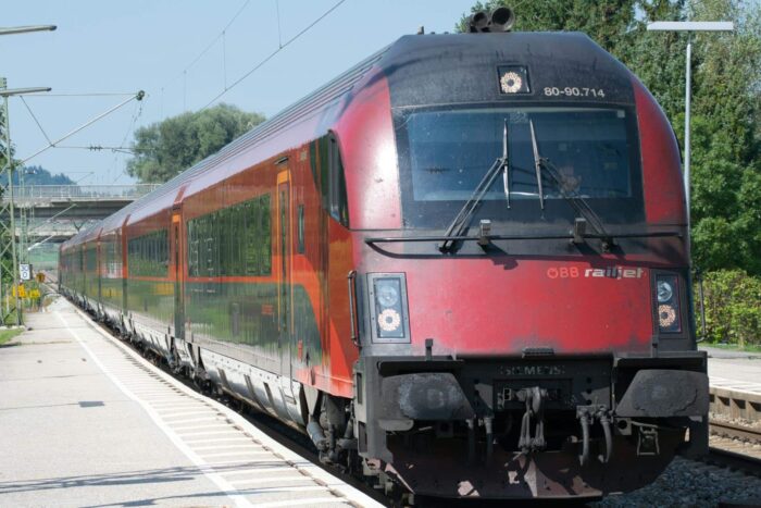 un-roman-de-37-de-ani-a-vrut-sa-fure-un-tren-in-austria-l-a-oprit-un-singur-buton